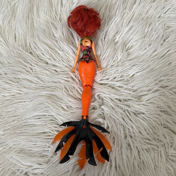 Toralei Stripe lion fish Scarrier Reef Monster High Doll - Picture 2 of 6